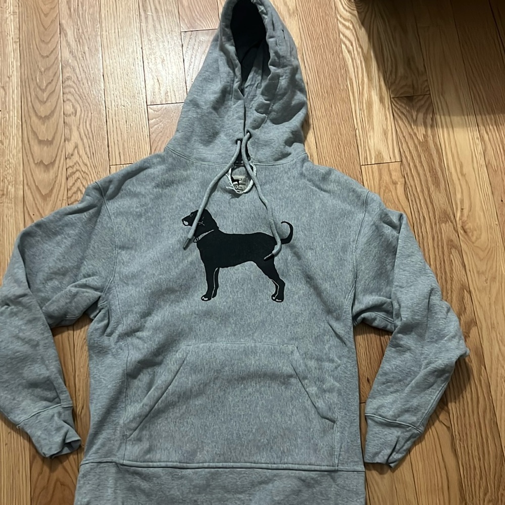 New WO Women’s The Black Dog classic legacy hooded sweatshirt.